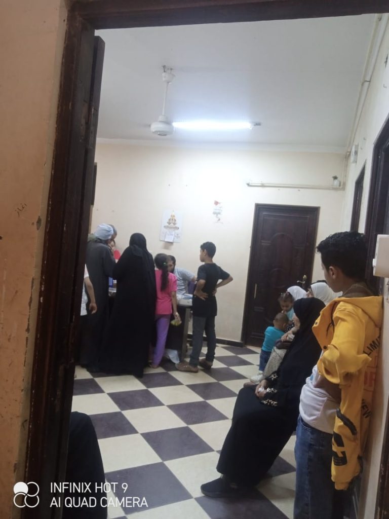 نجاح القوافل الطبية بقرية منقباد بمعدل غير مسبوق