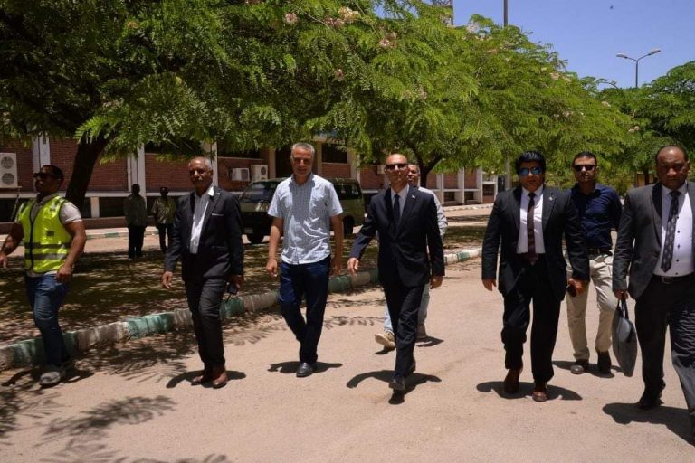 رئيس جامعة أسيوط يُجري جولة تفقدية بالقرية الأوليمبية لمتابعة أنشطتها الرياضية خلال الأجازة الصيفية