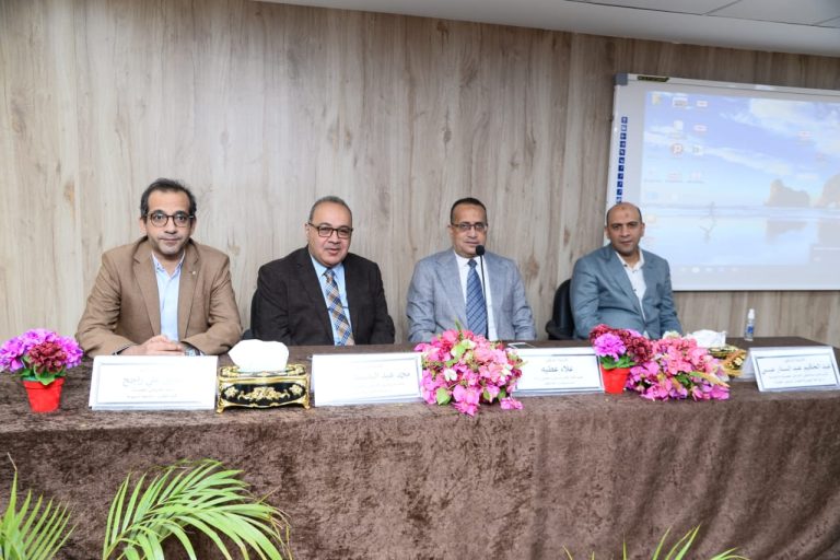 مستشفى الأمراض العصبية والنفسية وجراحة المخ والأعصاب بجامعة أسيوط يحتفي بحمله الماجستير والدكتوراه والدبلومات العلمية من العاملين بالمستشفى