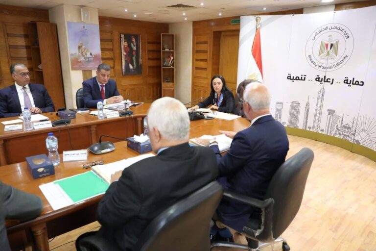 – وزيرة التضامن الاجتماعي تترأس اجتماع مجلس أمناء المؤسسة القومية لتنمية الأسرة والمجتمع