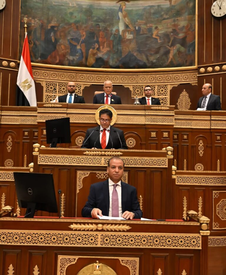 افتتح مجلس الشيوخ جلساته العامة للفصل التشريعى الثانى اليوم السبت ، وترأس الجلسة أكبر الأعضاء سنا وهو النائب محمد أبو العلا، رئيس الحزب الناصري، ويعاونه أصغر عضوين بالمجلس وهما المهندس محمد طارق نصير وأحمد خالد ممدوح كأصغر الأعضاء.