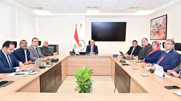 وزير الري يؤكد تطوير المنظومة المائية بترعة السويس