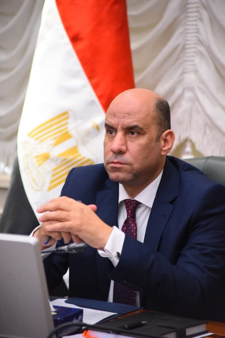 حضانة إلزامية لأبناء العاملات بالمنشآت