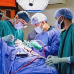 لأول مرة بصعيد مصر.. فريق طبي بجامعة أسيوط يجري جراحة دقيقة لاستئصال ورم بالمخ لمريضة ظلت مستيقظة وتتحدث أثناء الجراحة لحماية مراكز الكلام والحركة