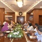 محافظ بورسعيد يوجه بتوزيع كشافات الإنارة الجديدة مركزيًا على الأحياء